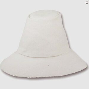 NWOT -The Original Magic Hat - Cream - Large